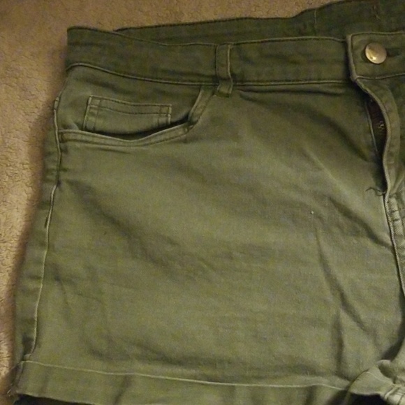 Shorts - Picture 2 of 5